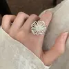 Anillo Abierto de Flor Hueca de Lujo Ligero de Alta Gama para Commuter con Diseño de Personalidad de Nicho Joyería Versátil