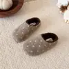 Chinelos Birkenstock da Moda para Meninas Chinelos de Algodão para Exterior Infantis 2026 Outono/Inverno Novo Estilo Chinelos Duplos de Algodão com Pelúcia para Meninas Pequenas