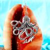 Populares en Amazon de Europa y América aretes de sirena del mito nórdico, Kraken, pulpo demonio gigante devorando barco marino, aretes de ballena