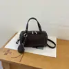 Bolso de mano pequeño de nicho moderno para mujer, nuevo bolso de hombro y bandolera de moda vintage para el otoño de 2026 para el trabajo
