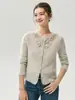 Colección Otoño 2026: Top de Cachemira y Seda de Morera para Mujer con Mangas Largas y Diseño de Tejido Calado Bordado en 3D