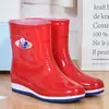 Botas de lluvia de caña alta Botas de lluvia para mujer Zapatos impermeables para mujer Zapatos de goma con forro polar Cubrezapatos Botas de agua Moda para mujer Caña media Adulto Antideslizante Cocina