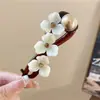 Pinza para el pelo retorcida de perlas con forma de flor para mujer, estilo de alta gama, nuevo modelo 2025, pinza para moño informal para la parte trasera de la cabeza, pasador
