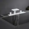 Torneira de banho de fonte termal toda em cobre interruptor de água fria e quente saída de cascata de alto fluxo para piscina de spa três furos para piscina de imersão