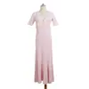Vestido Longo Elegante de Manga Curta com Decote em V, Caimento Justo, Detalhe em Renda, Saia Plissada, Elegante e Rejuvenescedor, Adequado para Noites de Encontro e Eventos Noturnos