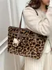 Bolso de Axila Retro de Gamuza para Mujer 2025 Nuevo de Moda Casual para el Trabajo Bolso Tote Gran Capacidad Bolso de Hombro