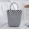 Bolsa Tejida Nueva de Fábrica Bolsa Cuadrada Pequeña Bolsa de Cesta de Plástico para Verduras Color Cesta Pequeña Coincidencia de Foto Bolsa de Playa Bolsa de Mujer