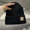 Gorro de cara sonriente lindo para Dropshipping transfronterizo, Nuevo para Otoño e Invierno, Bordado, Gorro de punto de lana, para poner sin cierre, Cálido