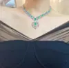 Collar y Pendientes de Diamantes Rosa y Verde Transfronterizos Europeos y Americanos de Gama Alta Accesorios Nupciales de Boda Cadena de Clavícula Elegante de Lujo Ligero de Gama Alta