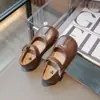 Sapatos retrô de couro estilo britânico para meninas 2026 primavera e outono novos sapatos de bico dividido com sola macia antiderrapante sapatos estilosos de princesa sapatos de um só