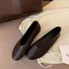 Sapatos slip-on estilosos 2026 confortáveis, primavera e outono Mary Jane retrô francês leves baixos vermelhos rasos novo modelo