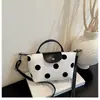 2026 Verão Nova Simples Bolsa de Ombro com Bolinhas em Formato de Dumpling Moda Feminina Versátil Ombro Único Transversal Viagem Simples Bolsa Feminina