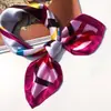 50 Lenços de Seda para Mulheres, Primavera, Verão e Outono, Finos e Modernos, Versáteis e Elegantes, Adequados para Uso Profissional, Comissárias de Bordo, Lenços Pequenos para Pescoço, Lenços de Cabeça