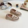 Zapatos casuales retro con borlas versátiles de cuero para niñas 2025 Verano Nuevos zapatos de suela blanda Zapatos slip-on para niños