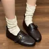 Zapatos de cuero retro de suela gruesa en color marrón para mujer, nueva colección de otoño 2026, perfectos con vestidos, estilo británico, que realzan la altura, mocasines versátiles
