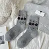 Meias de Lã Estilo Vintage Fair Isle para Mulheres, Nova Versão Coreana para Outono e Inverno, Meias de Cano Médio com Padrão de Diamante Versáteis e na Moda
