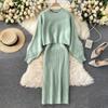 Moda Outono e Inverno Blusa Suéter Solta de Manga Morcego Gola Meia-Alta Vestido de Cintura com Duas Peças e Cinto Suspensório
