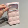 Adecuado para Apple 17 Pro, funda de teléfono versátil con un diseño suave, lindo y ondulado, con un patrón de puntos abultados, patrón a cuadros y un diseño de estrellas de pantalla completa; también disponible para iPhone 18