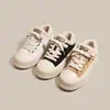 Invierno 2026 Nuevo Estilo Nicho Diseño Cálido Dos Formas de Usar Zapatos de Tabla Mujer Más Terciopelo Más Grueso Casual Deportivo Zapatos Blancos Mujer
