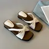 Pantuflas de verano para mujer al estilo francés para exteriores 2026 nuevas sandalias versátiles retro coreanas con lazo y suela gruesa