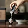 Tazón Cubierto de Cerámica Negra Estilo Dinastías Tang y Song con Flores de Lirio Pintadas a Mano, Tazón Cubierto de Pared Delgada Anti-Quemaduras para Uso en Casa Juego de Té