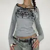 Camiseta Vintage Estilo Americano Color Block Manga Longa com Decote V para Mulheres Estampa de Letras Desgastada Cadarço Ombro a Ombro Slim Fit Hot Girl Dançando