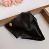 Pasador de Tela Triangular Estilo Francés de Satín con Pinza de Tiburón de Alta Gama y Exquisita, Accesorio para el Cabello Moderno y Único