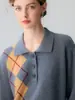 Suéter de cachemira con patrón de rombos estilo universitario para mujer, con cuello polo, cierre de media botón y diseño de punto, perfecto como capa base para otoño e invierno.