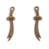 Accesorios para joyería DIY transfronterizos al por mayor colgantes de cuchillo arma multicolor vintage collares hechos a mano llaveros colgantes de aleación
