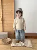 Elegante suéter de punto con botones y cuello para niños estilo coreano, suéter suave y acogedor para bebé de primavera y otoño, ropa versátil para usar como capa interior