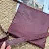 Bolsa de Ombro Moda Simples Versátil em Couro Genuíno, Couro Bovino de Camada Superior com Toque de Luxo, Bolsa Quadrada Pequena Vertical, Bolsa de Mão Estilo Minimalista para Mulheres