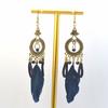 Pendientes familiares de plumas retro de venta caliente de e-commerce de fábrica, pendientes largos de plumas multicolor para vacaciones, diseño con cuentas