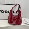 Bolsa Tote de Luxo para Mulheres 2026 Novo Modelo Grande Capacidade Bolsa Transversal para o Dia a Dia Bolsa de Ombro com Corrente Versátil Mochila Fashion