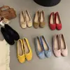 Sapatilhas Aumentadoras de Altura Femininas 2025 Novo Estilo Francês Sapatos Mary Jane de Salto Baixo Camurça Vermelho Solado Macio Sapatos de Vovó
