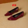 Sapatos de trabalho confortáveis para mulheres, novo estilo primavera/outono, salto baixo, salto grosso, laço, slip-on, sapatos de corte baixo