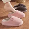 2026 Nuevas Pantuflas de Algodón para Mujer Otoño e Invierno Hogar Interior Antideslizantes Suela Gruesa Cálidas Con Felpa Adicional Zapatos de Algodón para el Hogar de Pareja para Hombre