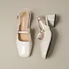 Sandálias quadradas abertas atrás estilo francês para mulheres, novo modelo de verão 2026, estilo fada suave, sapatos Mary Jane com salto grosso
