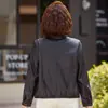 Chaqueta de cuero con solapa para mujer, estilo corto de primavera y otoño, talla petite, top de chaqueta de cuero PU de moda para mujeres de mediana edad y mayores