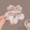 Grampo de Cabelo Flor de Cerejeira com Toque Delicado, Presilha de Cabelo Flor de Cetim Rosa com Pérola, Presilha Lateral de Alto Padrão Estilo Nicho