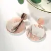 2026 Novos Brincos de Acrílico Estilo Ins Versáteis Elegantes Tarrachas de Orelha Femininas Moda Simples Acessórios de Orelha Design de Nicho
