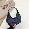 Tendência de Moda Feminina Crowdsourcing Pequeno Bolsa Diablo Feminina 2023 Novo Padrão Triângulo Formato de Meia-Lua Bolsa de Ombro/Axila