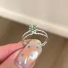 Anel de açúcar cristalizado em forma de gota d'água torcida de camada dupla dourado com diamante cintilante para mulheres, design de nicho, anel para dedo indicador, luxo leve com toque de alta qualidade