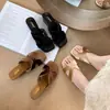 Sandalias de Cuña Abiertas Estilo Nuevo Terciopelo Impresionante Punta Cuadrada Chanclas de Verano para Mujer Estilo Hada Francesa 2026