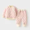 Traje de bebé acolchado de algodón acolchado abierto por delante bebé 120 gramos de algodón acolchado engrosado otoño e invierno pantalones de algodón ropa exterior para niños
