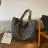 Bolso Nuevo de Estampado de Leopardo Otoño 2026, Bolso Tote Moderno y Elegante, Gran Capacidad, Estilo Casual y Relajado, Bolso de Hombro para el Trabajo y los Viajes Diarios