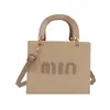 Bolso Cuadrado Pequeño Casual de Moda para Llevar en la Mano 2025 Nuevo Bolso de Hombro Casual con Letras de Alta Gama Bolso Bandolera Versátil y Moderno