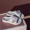 Pantuflas deportivas para hombre 2026 modelo nuevo de verano para interior con suela gruesa antideslizantes cómodas transpirables sandalias de playa para exteriores para hombre