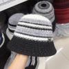 Chapéu de Pescador Quente Colorido de Tricô Novo Estilo Étnico para Outono e Inverno para Mulheres, Chapéu de Balde Pequeno de Tricô Afina-Rosto para Uso Externo para Mulheres
