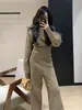 Conjunto de punto de alta gama 2026 Otoño/Invierno Nuevo Top de punto de cuello alto de cintura entallada + Pantalones rectos de pierna ancha Conjunto de dos piezas para mujer