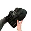 Mocassins com Fivela Retro Femininos 2026 Novo Outono Sapatos com Pequeno Aumento de Altura e Solado Grosso Confortáveis Versáteis Sapatos Pequenos de Couro